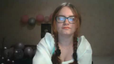 Snapshot of miyabe chatting on 28, 2, 2025 Milana online show from 28, 2, 2025