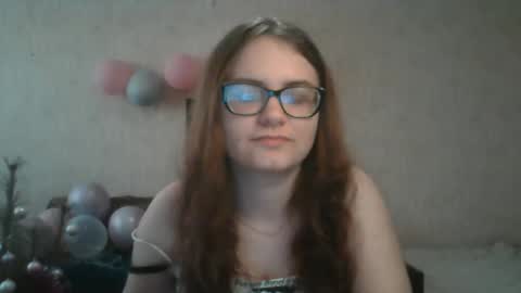 Snapshot of miyabe chatting on 2, 3, 2025 Milana online show from 2, 3, 2025