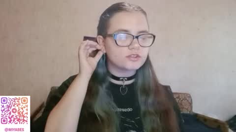 Snapshot of miyabe chatting on 10, 9, 2025 Milana online show from 10, 9, 2025