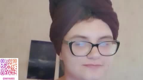 Snapshot of miyabe chatting on 11, 9, 2025 Milana online show from 11, 9, 2025