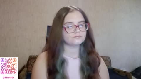 Snapshot of miyabe chatting on 19, 9, 2025 Milana online show from 19, 9, 2025