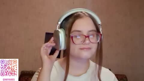 Snapshot of miyabe chatting on 20, 9, 2025 Milana online show from 20, 9, 2025