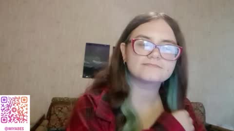 Snapshot of miyabe chatting on 23, 9, 2025 Milana online show from 23, 9, 2025