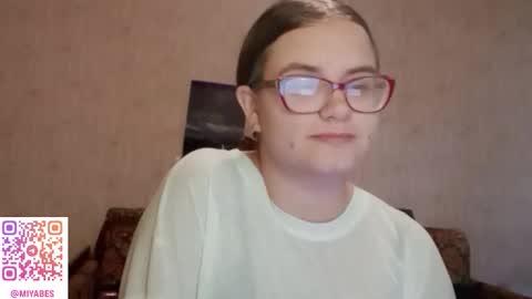 Snapshot of miyabe chatting on 27, 9, 2025 Milana online show from 27, 9, 2025