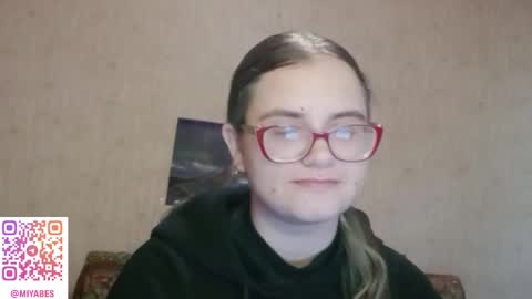 Snapshot of miyabe chatting on 28, 9, 2025 Milana online show from 28, 9, 2025