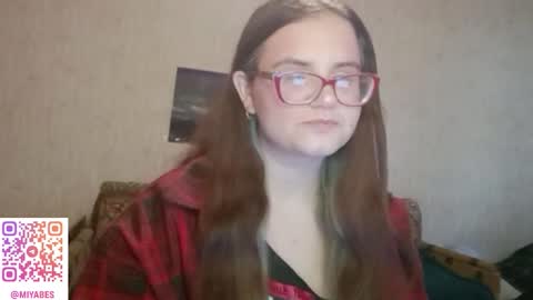 Snapshot of miyabe chatting on 4, 10, 2025 Milana online show from 4, 10, 2025