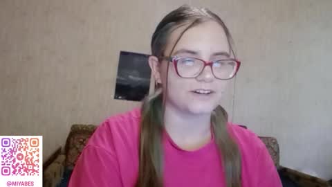 Snapshot of miyabe chatting on 6, 10, 2025 Milana online show from 6, 10, 2025