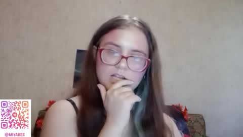 Snapshot of miyabe chatting on 23, 10, 2025 Milana online show from 23, 10, 2025