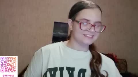 Snapshot of miyabe chatting on 27, 10, 2025 Milana online show from 27, 10, 2025