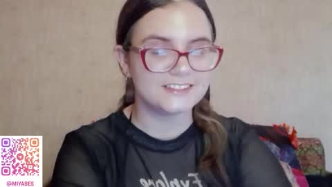 Snapshot of miyabe chatting on 28, 10, 2025 Milana online show from 28, 10, 2025