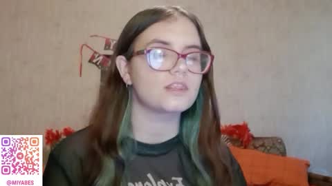 Snapshot of miyabe chatting on 29, 10, 2025 Milana online show from 29, 10, 2025