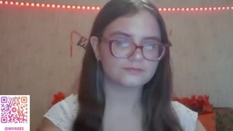 Snapshot of miyabe chatting on 8, 11, 2025 Milana online show from 8, 11, 2025