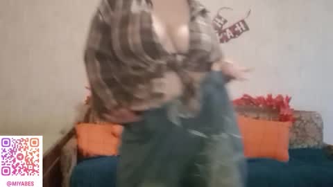 Snapshot of miyabe chatting on 15, 11, 2025 Milana online show from 15, 11, 2025