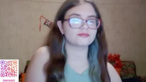 Snapshot of miyabe chatting on 25, 11, 2025 Milana online show from 25, 11, 2025