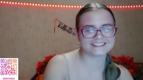 Snapshot of miyabe chatting on 28, 11, 2025 Milana online show from 28, 11, 2025