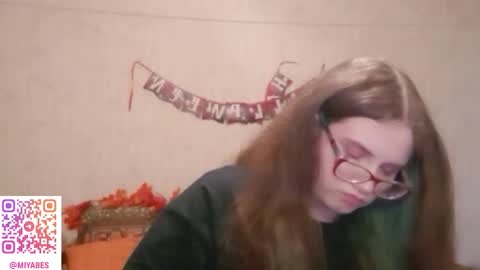 Snapshot of miyabe chatting on 30, 11, 2025 Milana online show from 30, 11, 2025