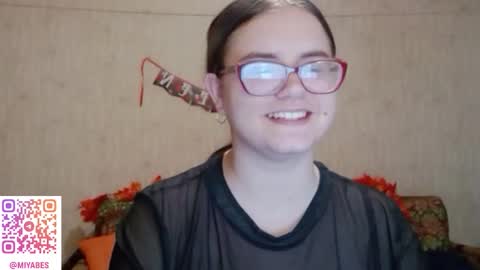 Snapshot of miyabe chatting on 4, 12, 2025 Milana online show from 4, 12, 2025