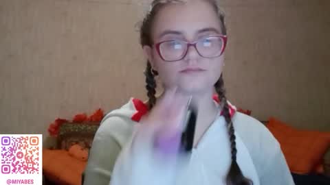 Snapshot of miyabe chatting on 16, 12, 2025 Milana online show from 16, 12, 2025