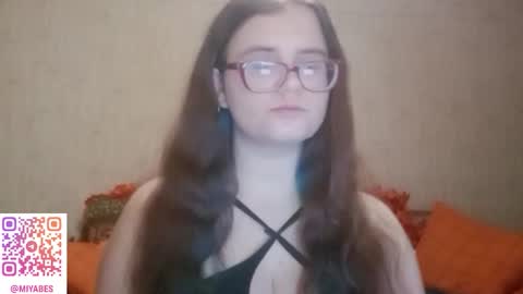 Snapshot of miyabe chatting on 19, 12, 2025 Milana online show from 19, 12, 2025