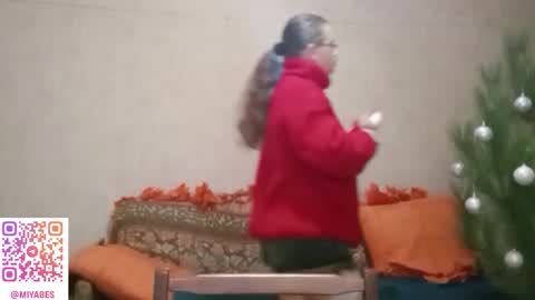 Snapshot of miyabe chatting on 23, 12, 2025 Milana online show from 23, 12, 2025