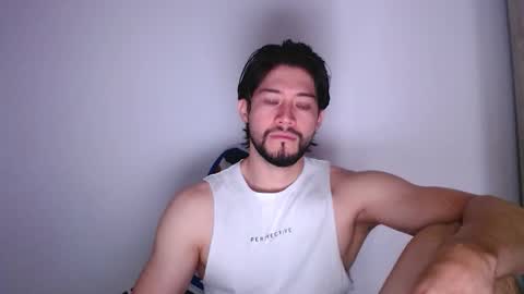 Snapshot of mnt_o chatting on 17, 12, 2025 MNT O VILA online show from 17, 12, 2025