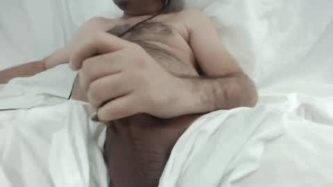 Snapshot of mo0085 chatting on 11, 11, 2025 Laith online show from 11, 11, 2025