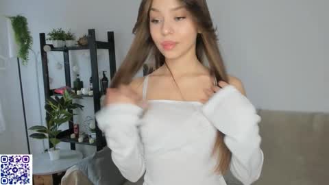 Snapshot of moanshade chatting on 9, 10, 2025 CandyStacy online show from 9, 10, 2025