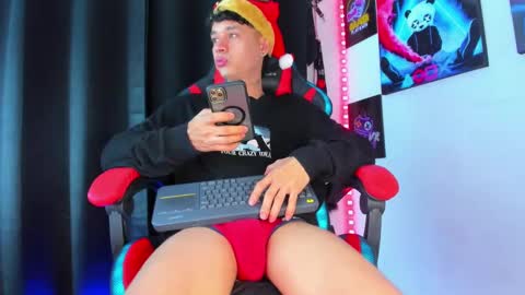 Snapshot of moises_23cm chatting on 15, 12, 2024 moises_23cm online show from 15, 12, 2024