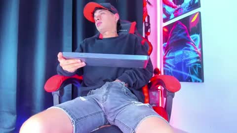 Snapshot of moises_23cm chatting on 21, 1, 2025 moises_23cm online show from 21, 1, 2025