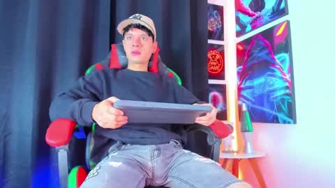 Snapshot of moises_23cm chatting on 22, 2, 2025 moises_23cm online show from 22, 2, 2025