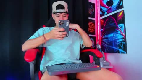 Snapshot of moises_23cm chatting on 6, 3, 2025 moises_23cm online show from 6, 3, 2025