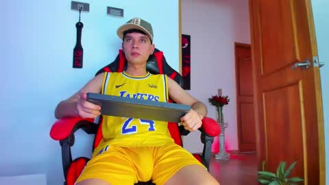 Snapshot of moises_23cm chatting on 11, 9, 2025 moises_23cm online show from 11, 9, 2025