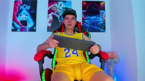 Snapshot of moises_23cm chatting on 19, 9, 2025 moises_23cm online show from 19, 9, 2025