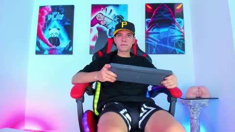 Snapshot of moises_23cm chatting on 28, 9, 2025 moises_23cm online show from 28, 9, 2025