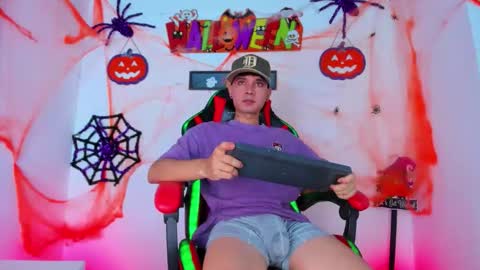 Snapshot of moises_23cm chatting on 30, 10, 2025 moises_23cm online show from 30, 10, 2025