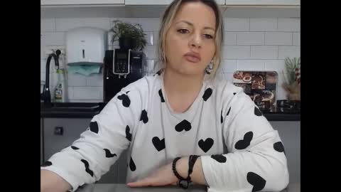 Snapshot of mojjo_erika chatting on 14, 2, 2025 erika online show from 14, 2, 2025