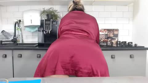 Snapshot of mojjo_erika chatting on 2, 3, 2025 erika online show from 2, 3, 2025