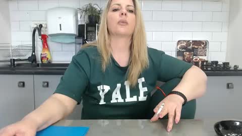 Snapshot of mojjo_erika chatting on 10, 3, 2025 erika online show from 10, 3, 2025