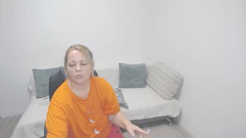 Snapshot of mojjo_erika chatting on 2, 10, 2025 erika online show from 2, 10, 2025