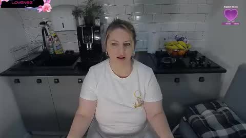 Snapshot of mojjo_erika chatting on 22, 12, 2025 erika online show from 22, 12, 2025