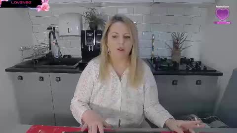 Snapshot of mojjo_erika chatting on 10, 1, 2026 erika online show from 10, 1, 2026