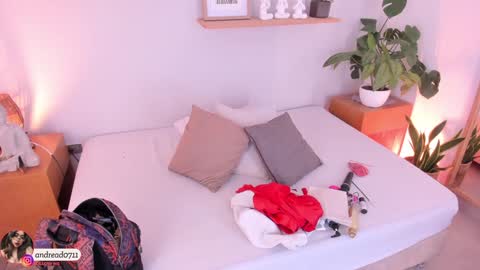 Snapshot of moll1e_ chatting on 5, 2, 2025 M o L l i E online show from 5, 2, 2025