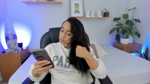 Snapshot of moll1e_ chatting on 24, 2, 2025 M o L l i E online show from 24, 2, 2025