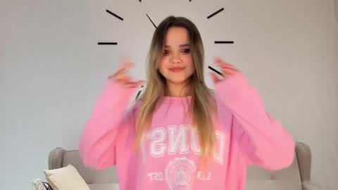 Snapshot of molliedeases chatting on 28, 10, 2025 Kate online show from 28, 10, 2025