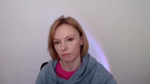 Snapshot of mollilove chatting on 13, 5, 2026 mollilove online show from 13, 5, 2026