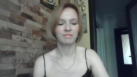 Snapshot of mollilove chatting on 20, 6, 2026 mollilove online show from 20, 6, 2026
