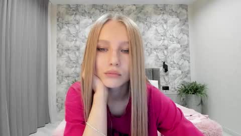 Snapshot of molly_555 chatting on 13, 10, 2025 Sima online show from 13, 10, 2025