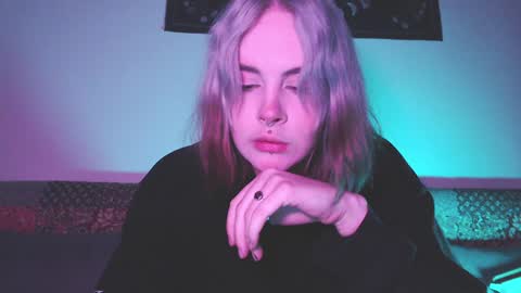 Molly Crow online show from 7, 2, 2025