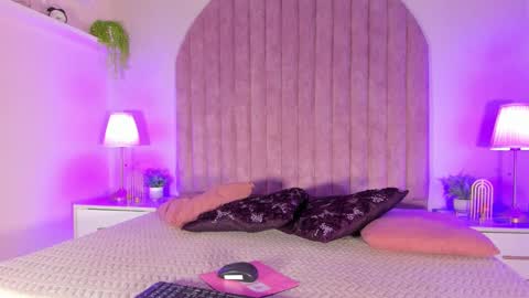 Snapshot of molly_jackson chatting on 8, 2, 2025 Molly Jackson online show from 8, 2, 2025