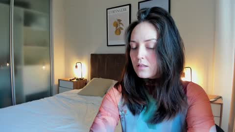   MOLLY   online show from 31, 1, 2025